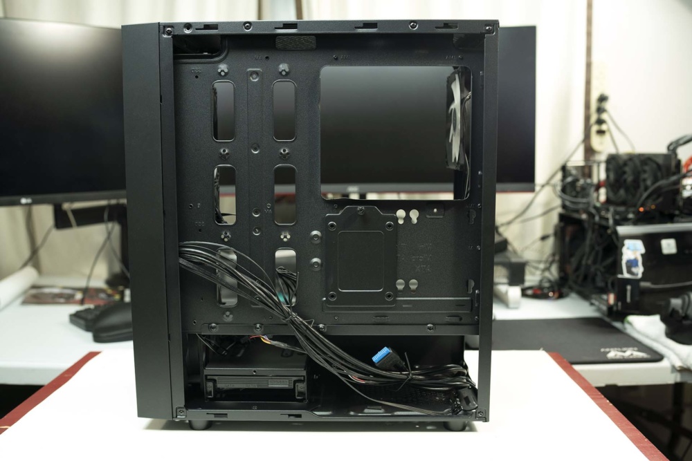 Silverstone Fara R1 inside back