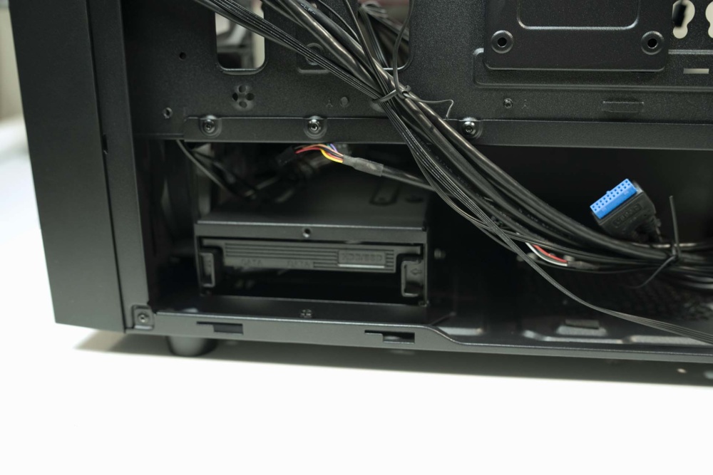 Silverstone Fara R1 3.5" cage