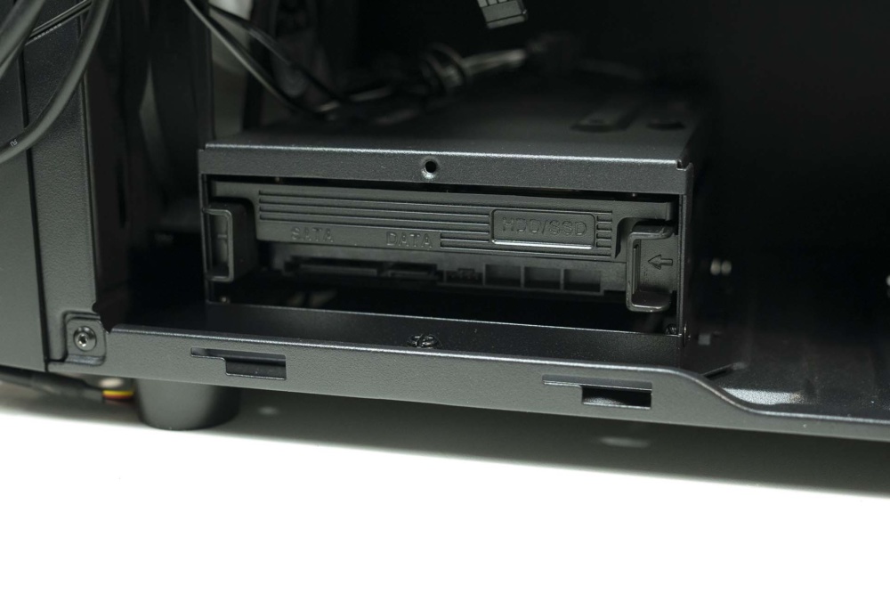 Silverstone Fara R1 3.5" drive cage