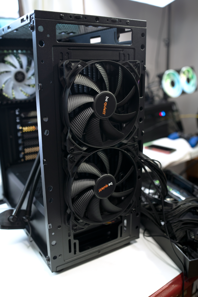 Silverstone Fara R1 AIO fans outside