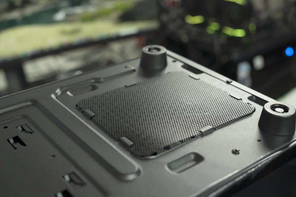 Silverstone Fara R1 bottom filter