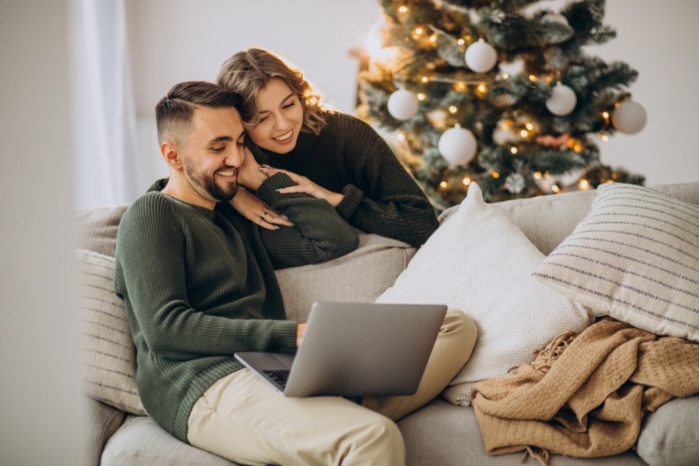 couple laptop