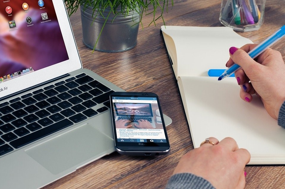 apps studying laptop