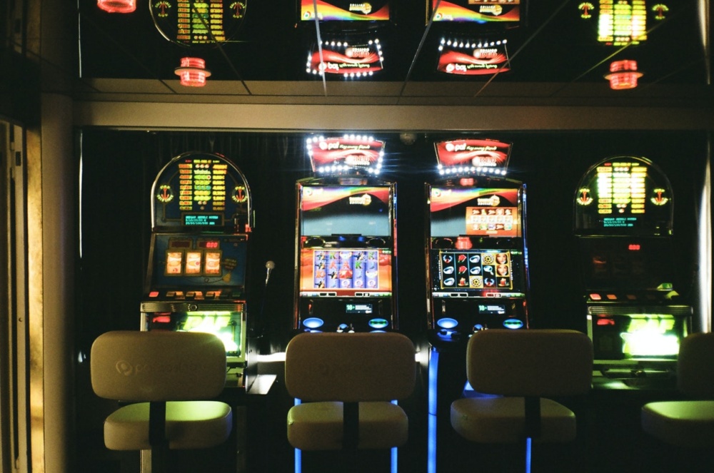 slot machines casino gambling 2021