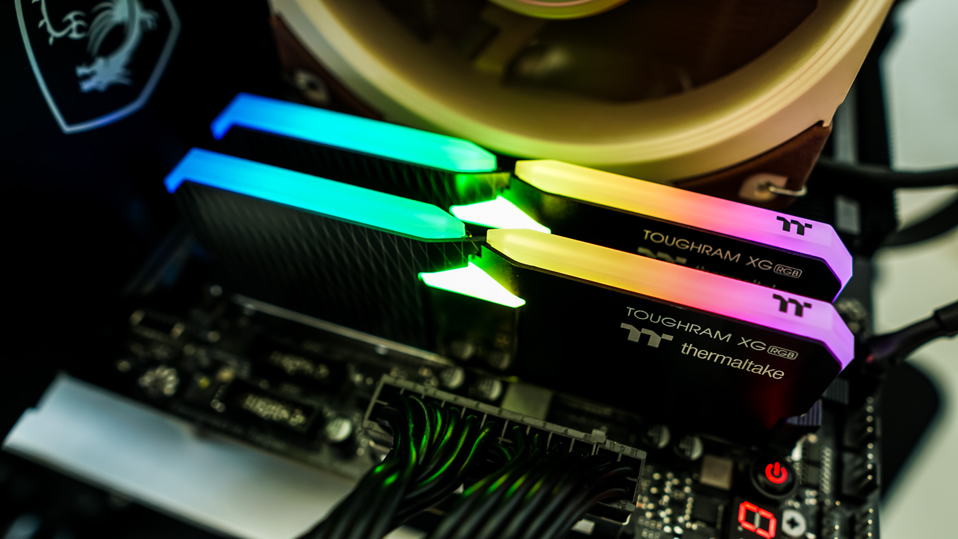 Thermaltake TOUGHRAM XG RGB 16GB DDR4-4000 Memory Kit