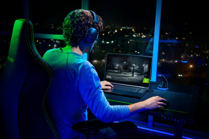 Razer Blade D17 7 2021 Lifestyle Shoot 1 820x547 1