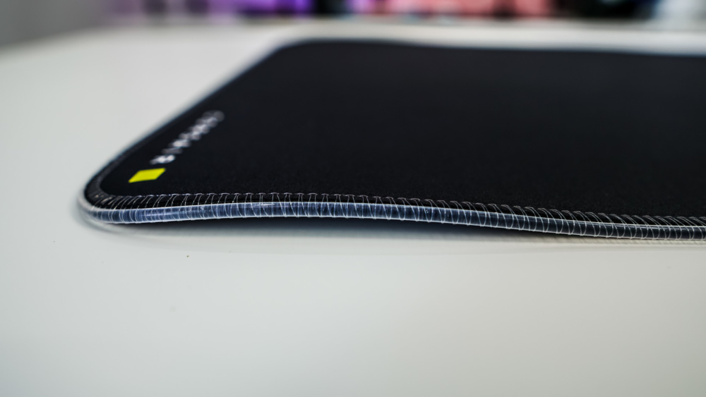 Corsair MM700 RGB Extended Mousepad