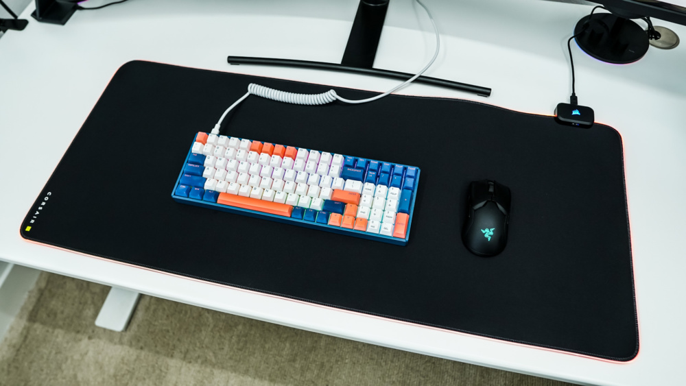 Corsair MM700 RGB Extended Mousepad