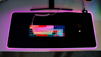 Corsair MM700 RGB Extended Mousepad