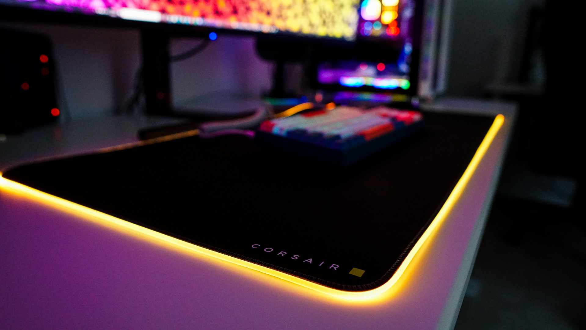 Corsair MM700 RGB Extended Mousepad