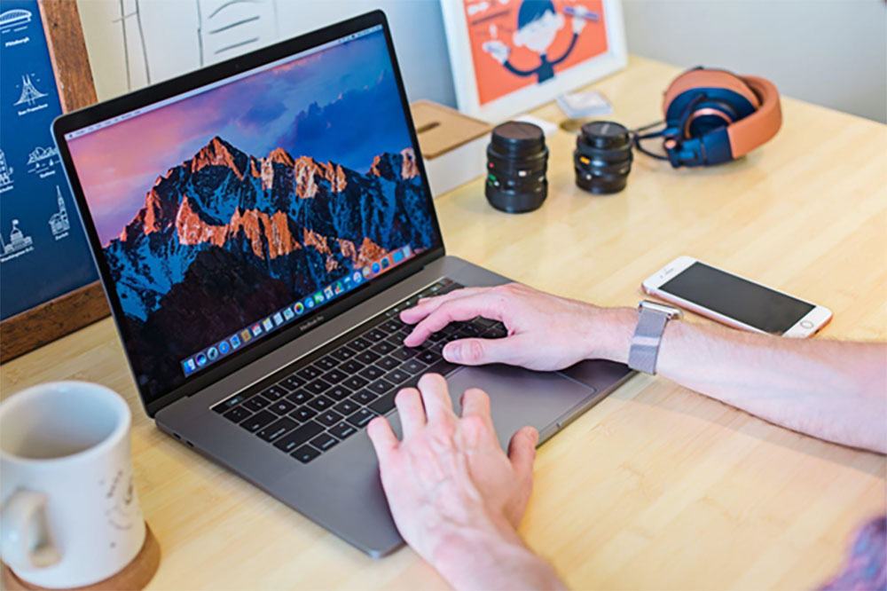 macbook pro laptop 2021