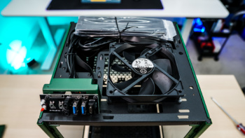 Thermaltake The Tower 100 Racing Green Case