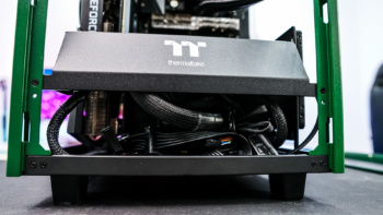 Thermaltake The Tower 100 Racing Green Case