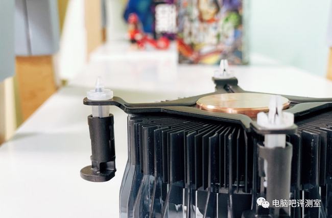 Intel stock Laminar RM1 cooler for Alder Lake S tested 5