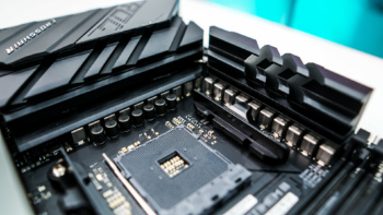 ASUS ROG Crosshair VIII Extreme Motherboard