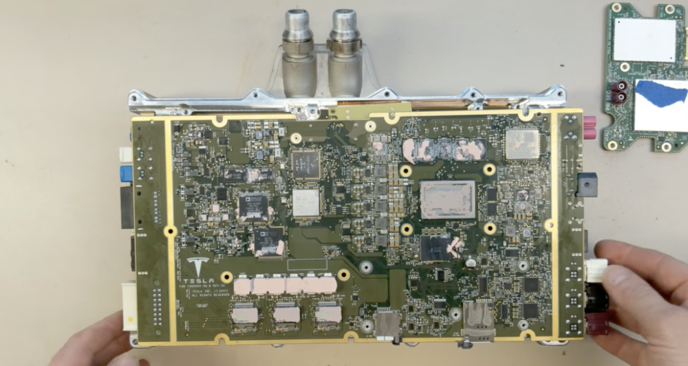 TESLA AMD RYZEN MODEL S PLAID 1030x549 1