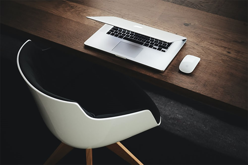 desk laptop macbook business 2022