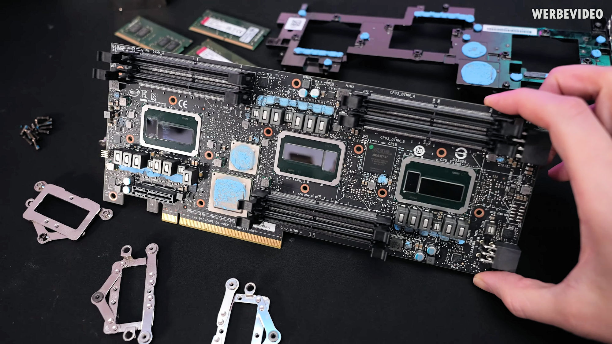 Der8auer Hartung Buys Intel Visual Compute Accelerator (VCA) 2 On eBay ...