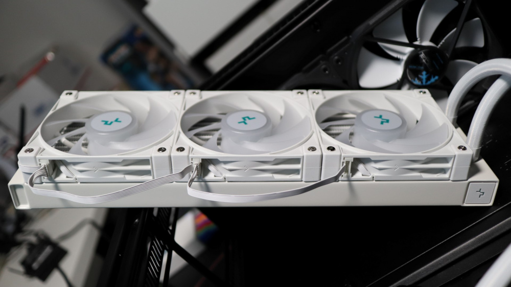 DeepCool LS720 WH