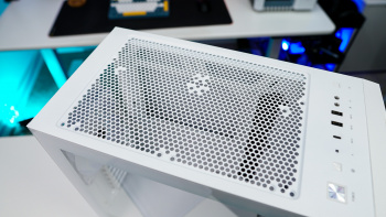 MSI MPG GUNGNIR 110R White Case