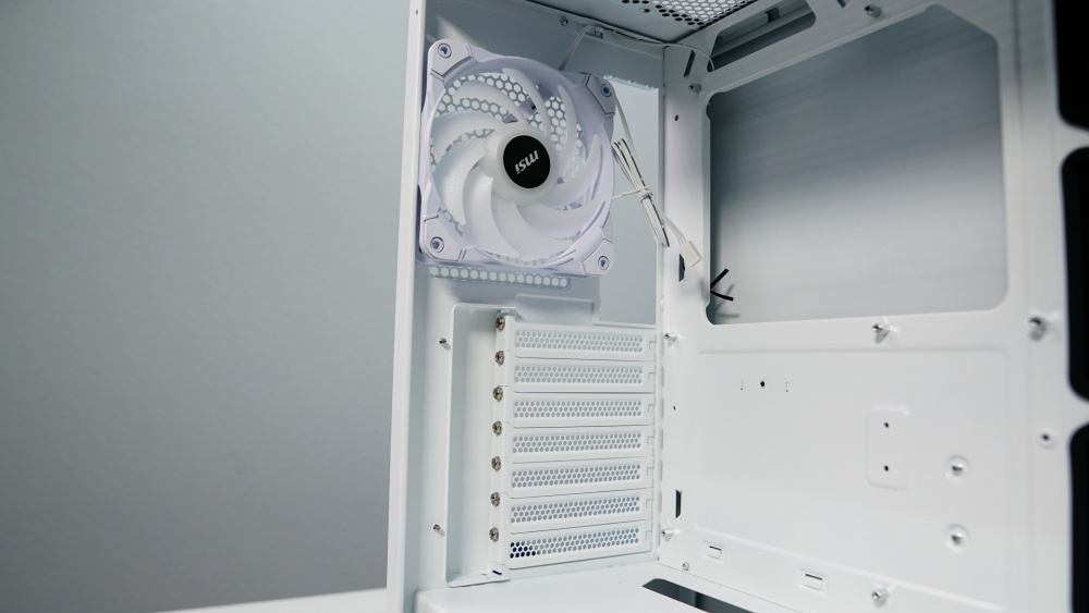 MSI MPG GUNGNIR 110R White Case