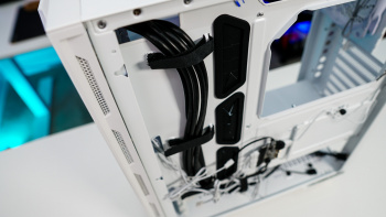 MSI MPG GUNGNIR 110R White Case