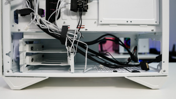 MSI MPG GUNGNIR 110R White Case