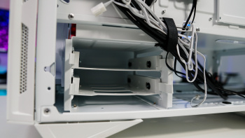 MSI MPG GUNGNIR 110R White Case