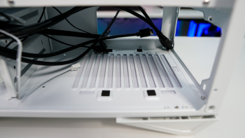 MSI MPG GUNGNIR 110R White Case