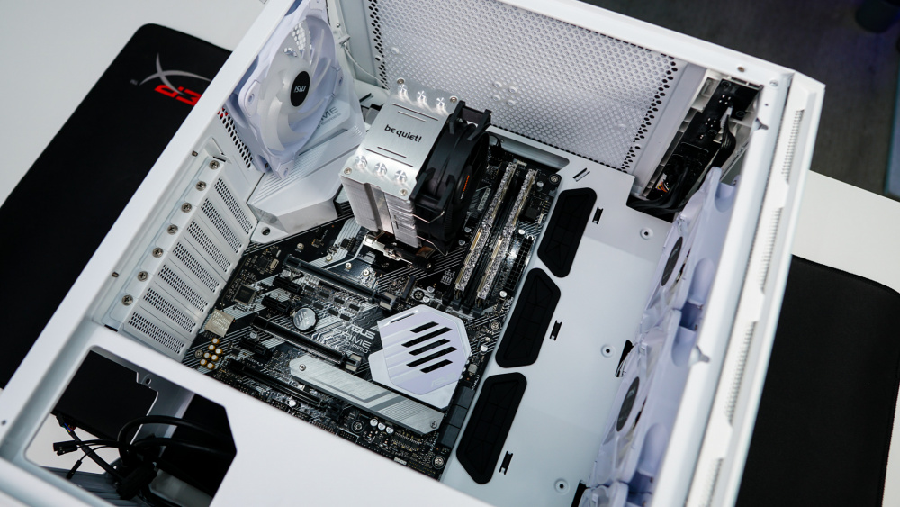 MSI MPG GUNGNIR 110R White Case