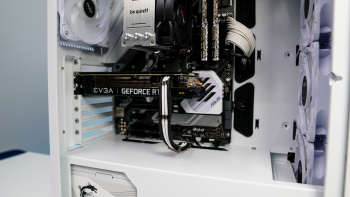MSI MPG GUNGNIR 110R White Case
