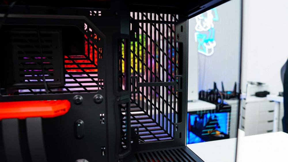 HYTE Y60 Case