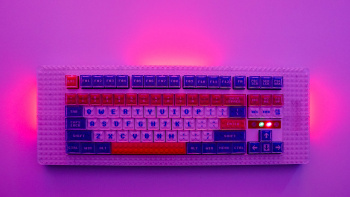 MelGeek Pixel Lego-Themed Mechanical Keyboard