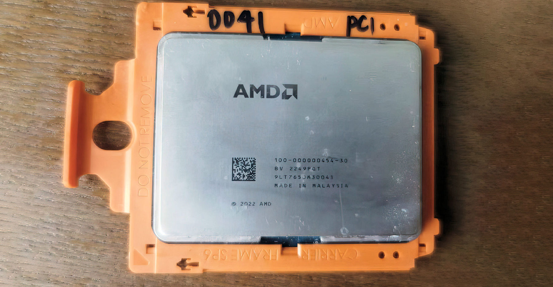 AMD THREADRIPPER 7985WX 1800x936 1