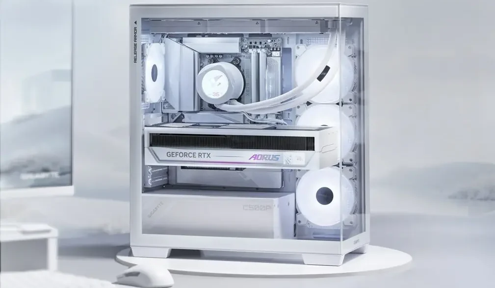 RTX 5090 Stealth Ice