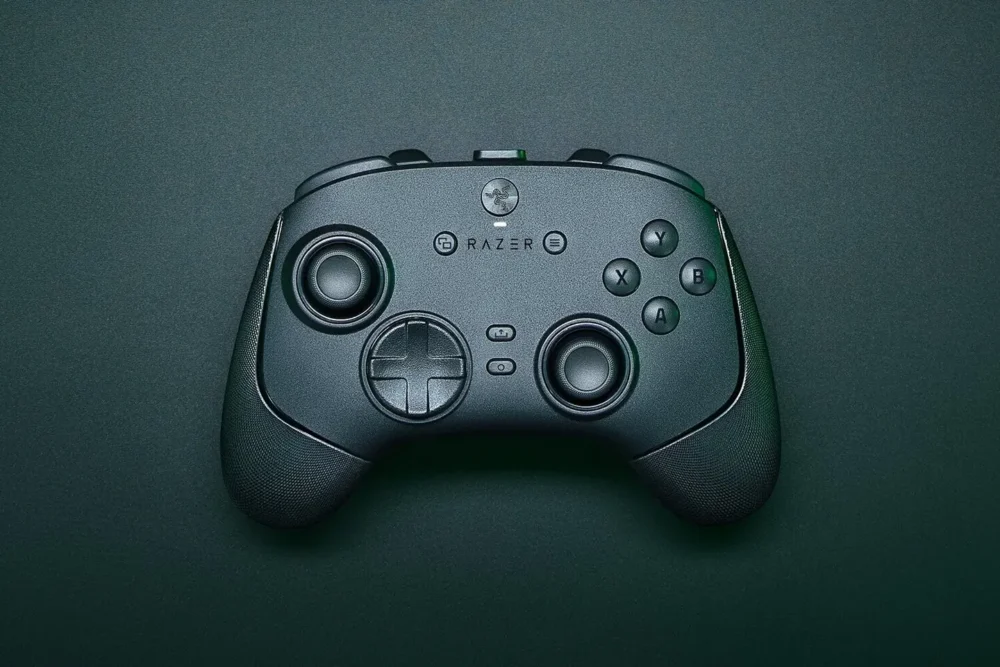 Razer Wolverine V3 Pro 8K 2