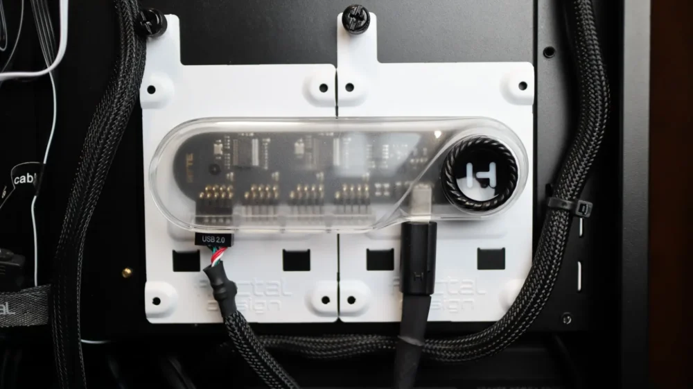 HYTE Powered USB Hub