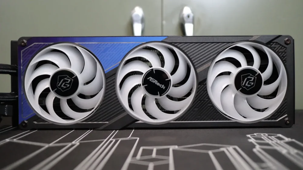 Phantom Gaming 360 LCD