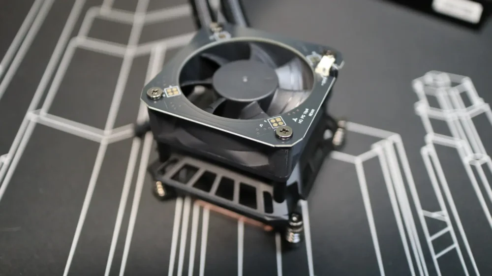 Phantom Gaming 360 LCD