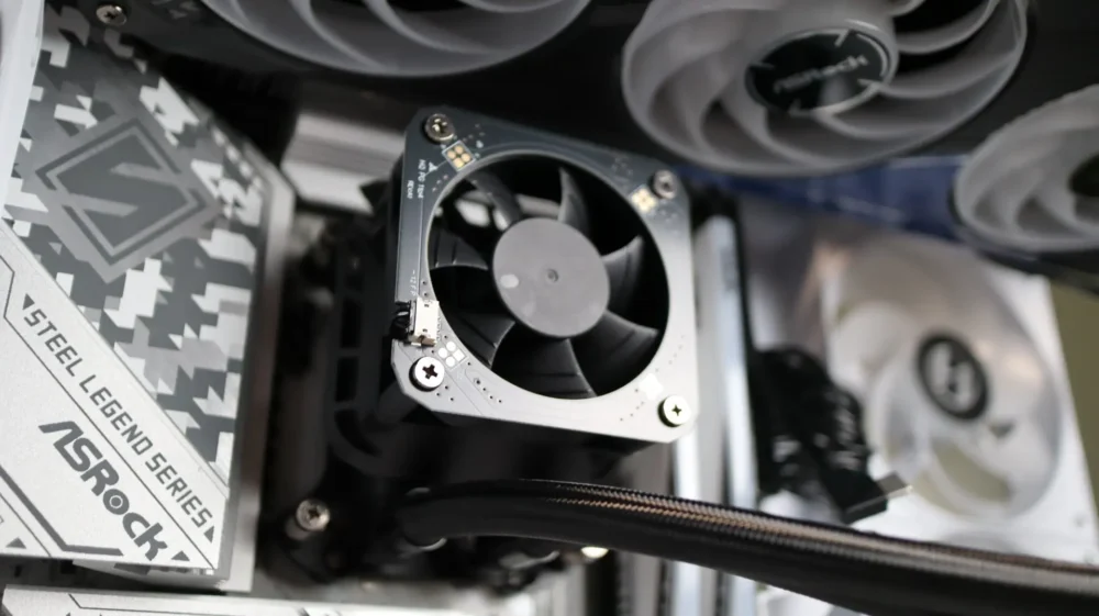 Phantom Gaming 360 LCD