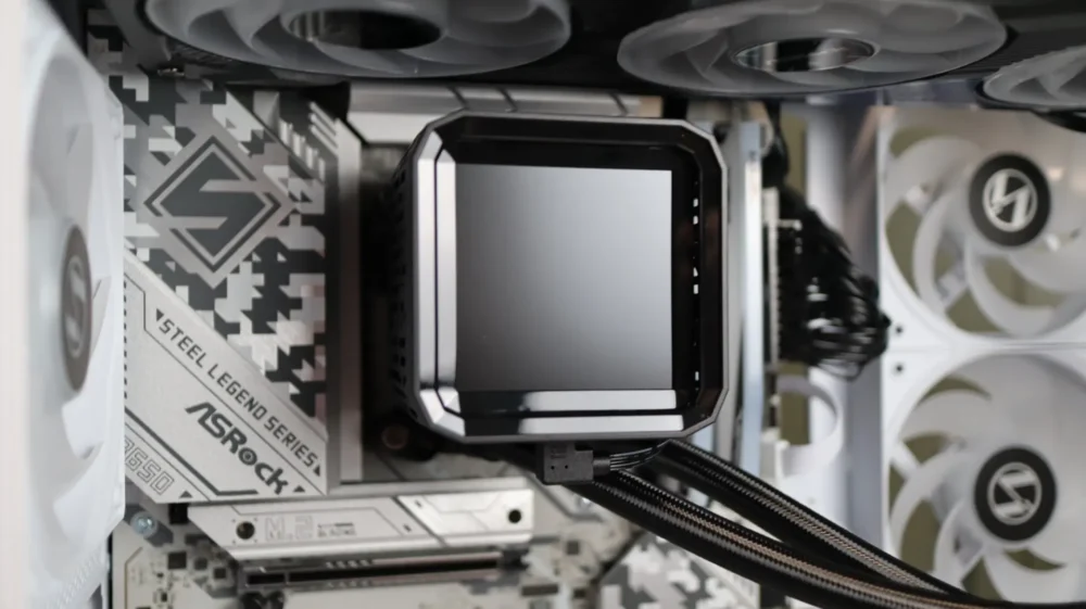 Phantom Gaming 360 LCD