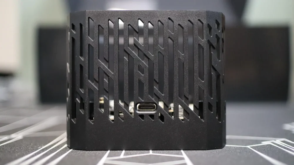 Phantom Gaming 360 LCD