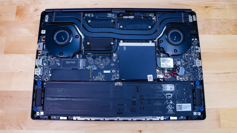 The Stealth 16 AI+ B3WF comes with 2x M.2 and 2x DDR5 slots.