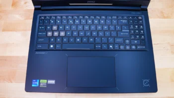 The MSI Crosshair 16 HX E14W features a full-size keyboard with a numberpad
