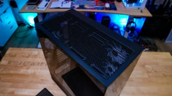 MSI MAG PANO 110R PZ Case