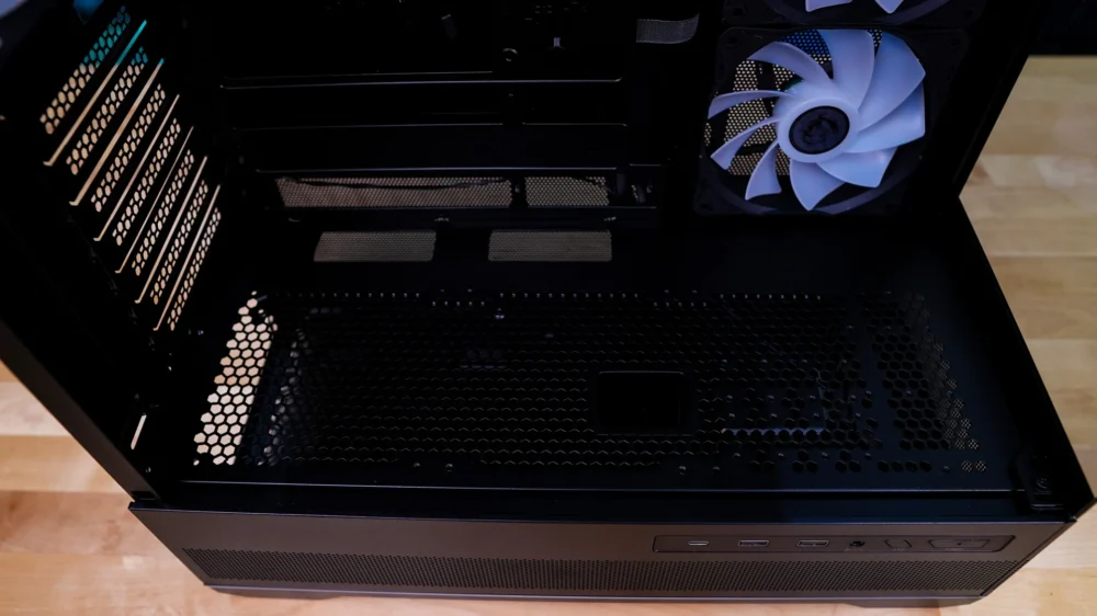 MSI MAG PANO 110R PZ Case
