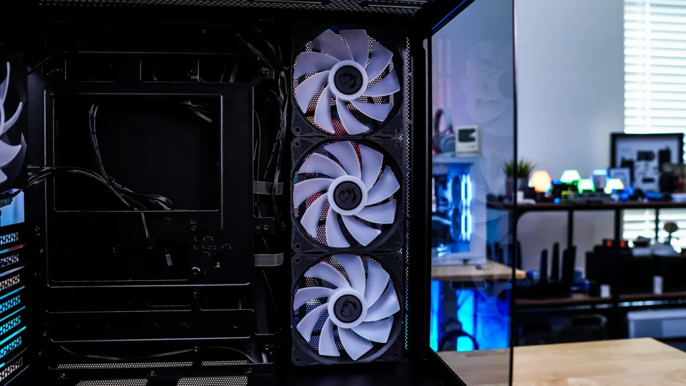 MSI MAG PANO 110R PZ Case