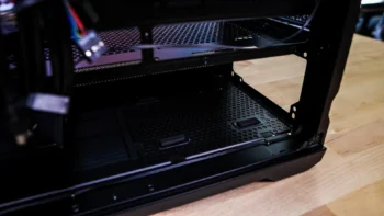 MSI MAG PANO 110R PZ Case