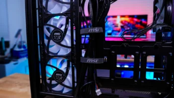 MSI MAG PANO 110R PZ Case