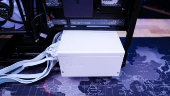 MSI MAG PANO 110R PZ Case
